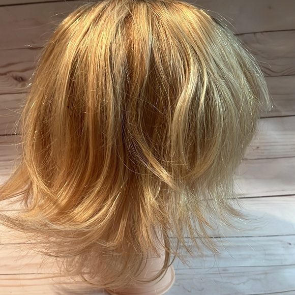 Ombre Blonde flipped Synthetic Wig with Dark Roots Bangs - Picture 4 of 7